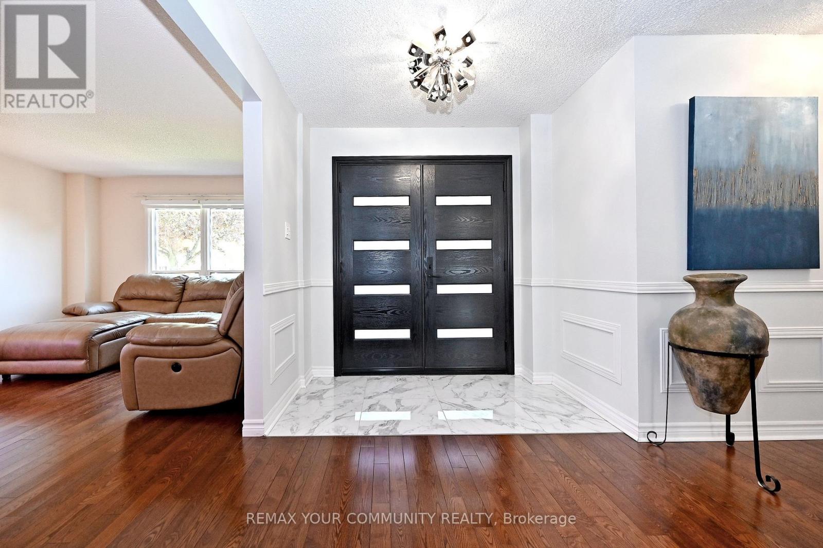 48 Haskell Crescent, Aurora, Ontario  L4G 5T3 - Photo 3 - N13222016
