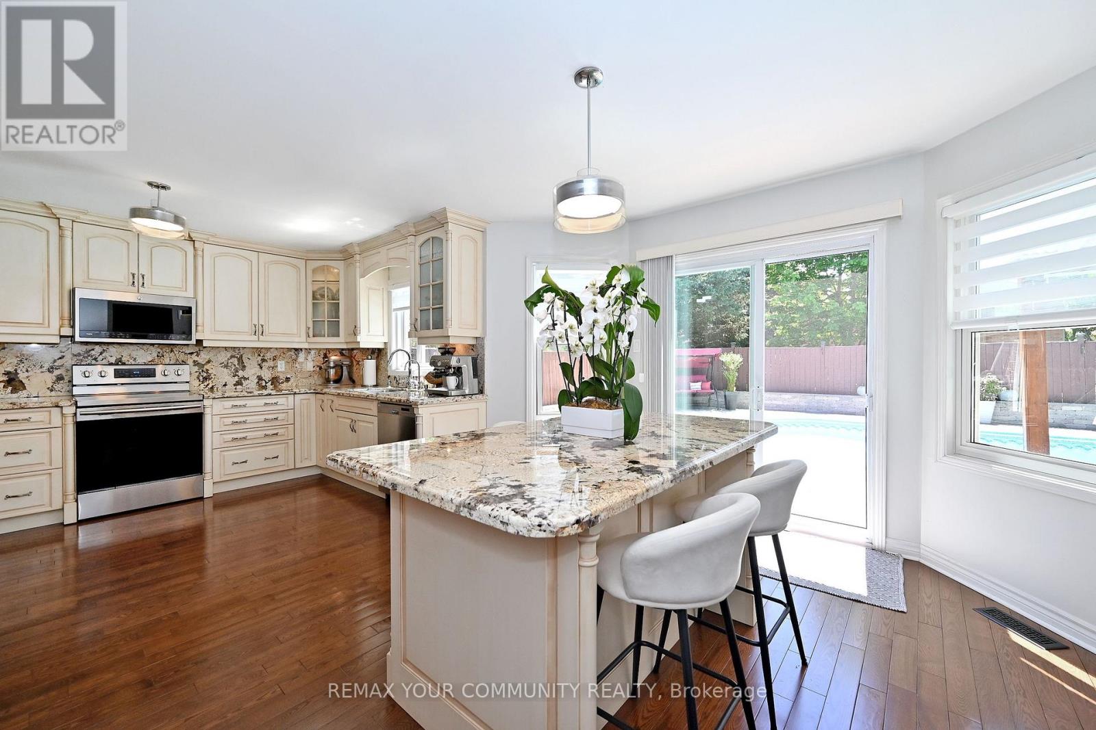 48 Haskell Crescent, Aurora, Ontario  L4G 5T3 - Photo 7 - N13222016