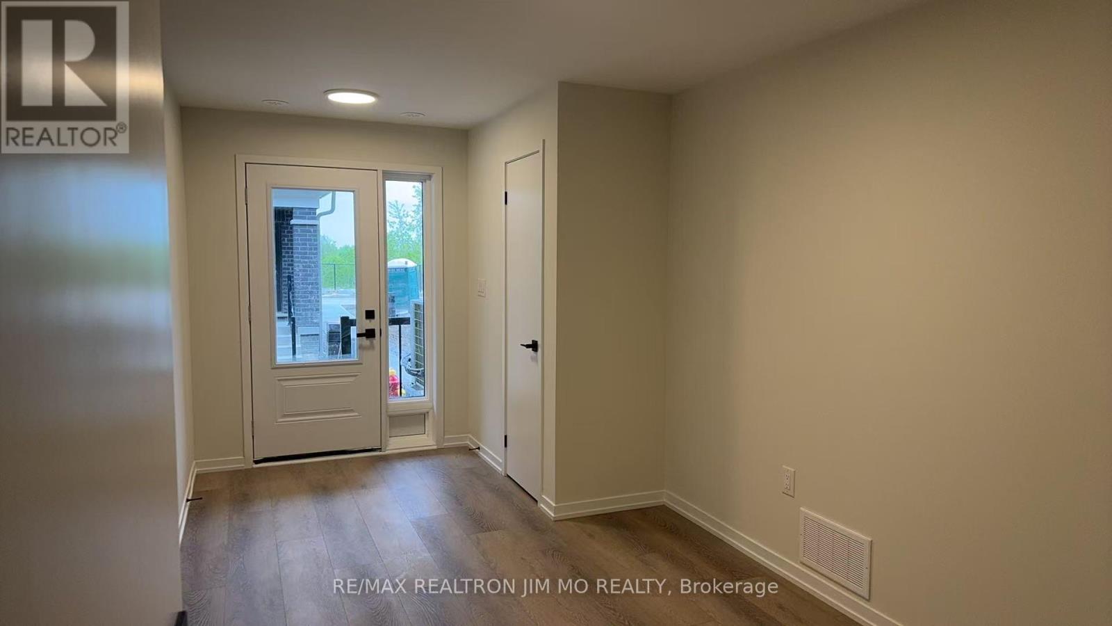 109 Matawin Lane, Richmond Hill, Ontario  L4B 0H7 - Photo 4 - N13222088