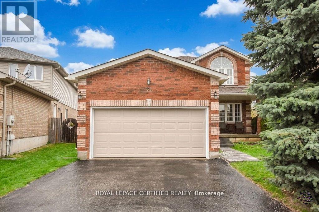 34 BALMORAL PLACE, Barrie, Ontario