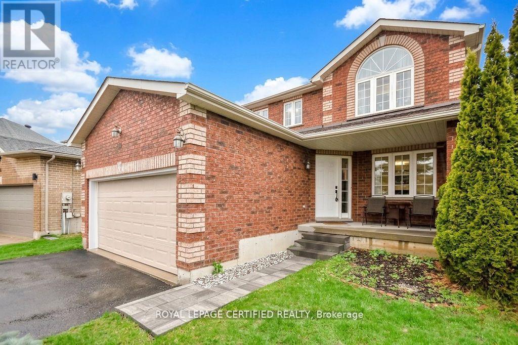 34 Balmoral Place, Barrie, Ontario  L4N 0Y9 - Photo 2 - S13222026