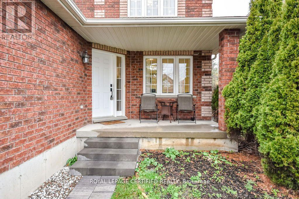 34 Balmoral Place, Barrie, Ontario  L4N 0Y9 - Photo 4 - S13222026