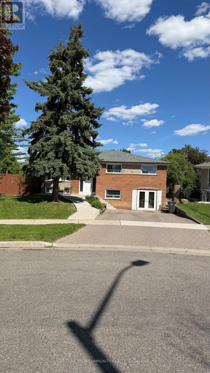 3796 Wyewood Road, Mississauga, Ontario  L4T 2A2 - Photo 2 - W13221820