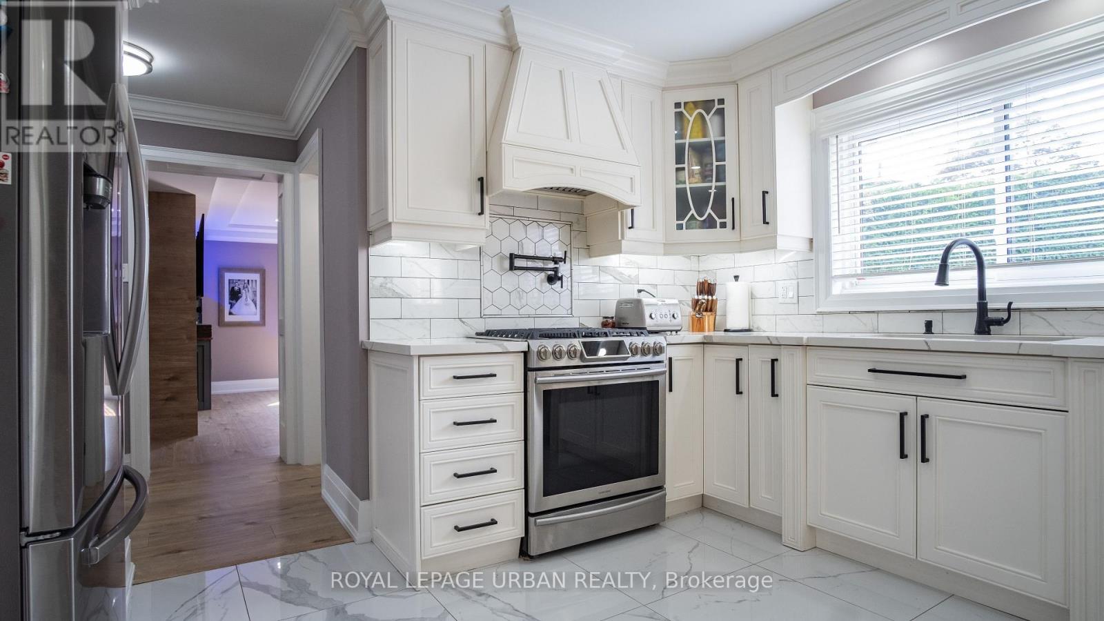 4 Deerfield Crescent, Brampton, Ontario  L6T 1K6 - Photo 11 - W13221844