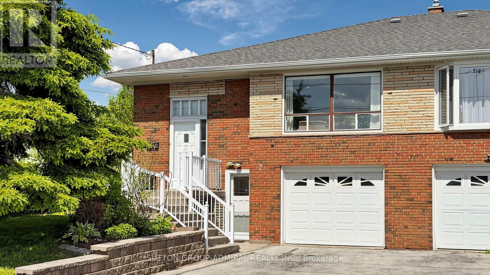 7 Whitbread Crescent, Toronto, Ontario  M3L 2A8 - Photo 2 - W13221968
