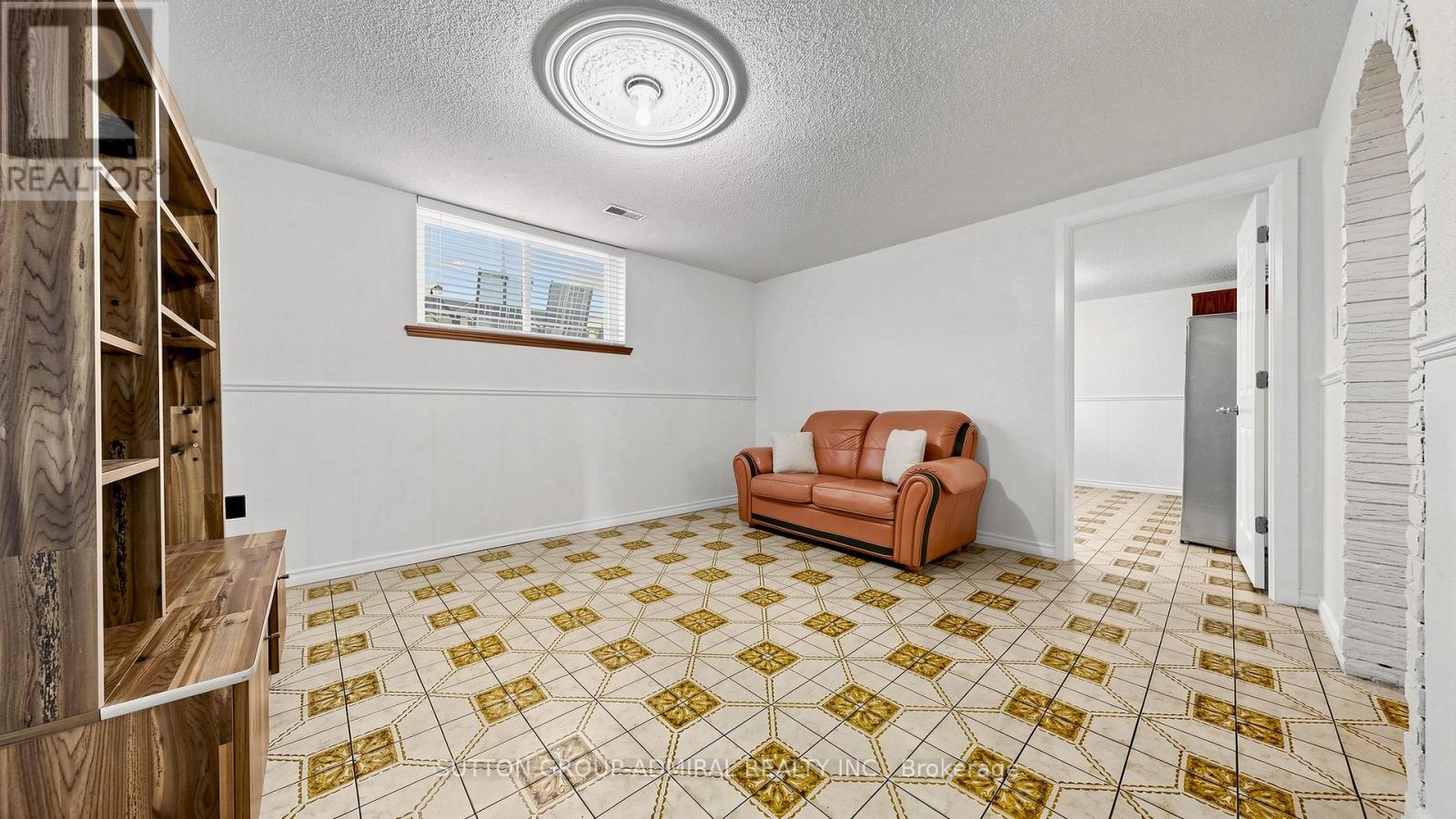 7 Whitbread Crescent, Toronto, Ontario  M3L 2A8 - Photo 33 - W13221968