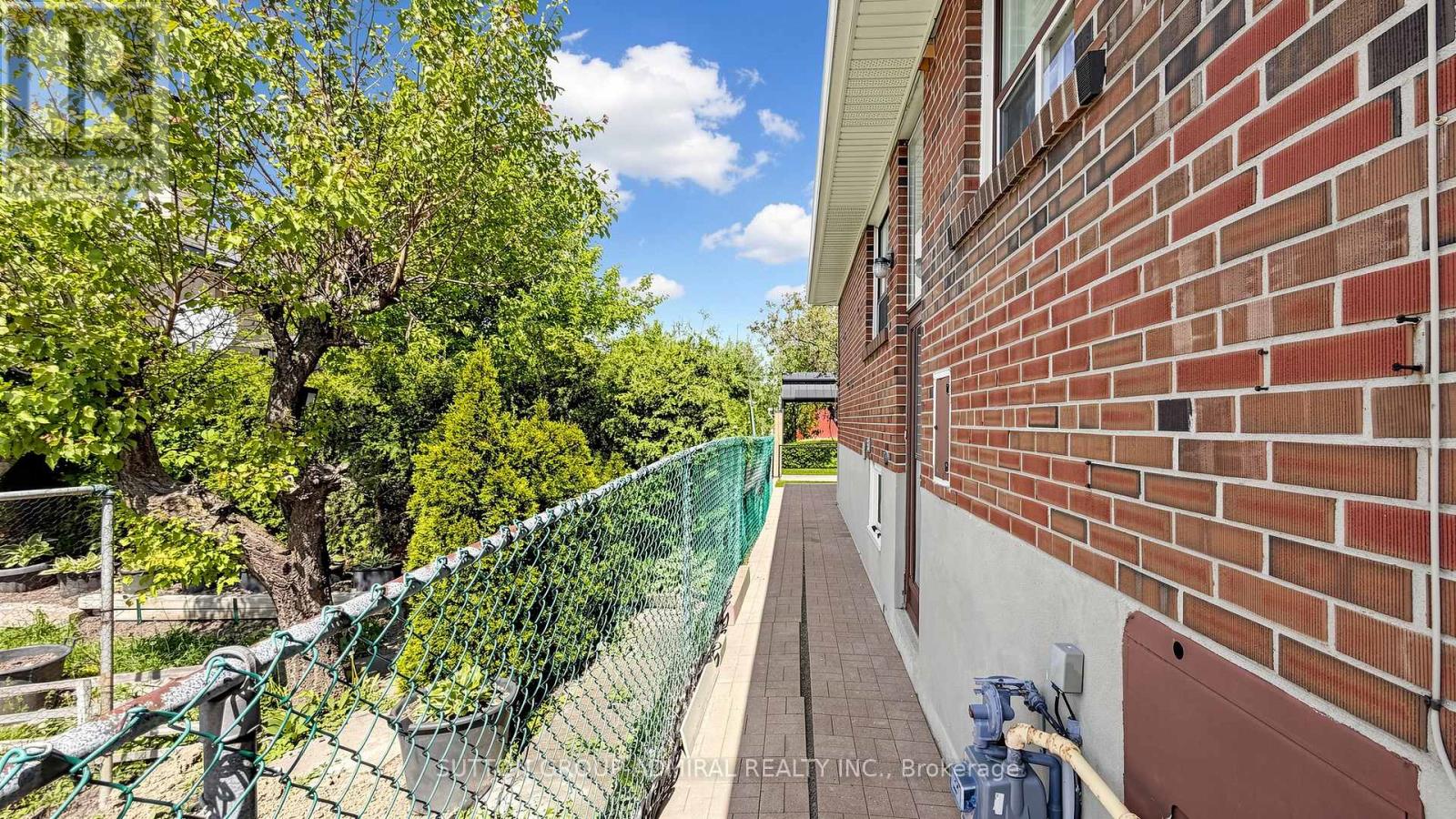 7 Whitbread Crescent, Toronto, Ontario  M3L 2A8 - Photo 39 - W13221968