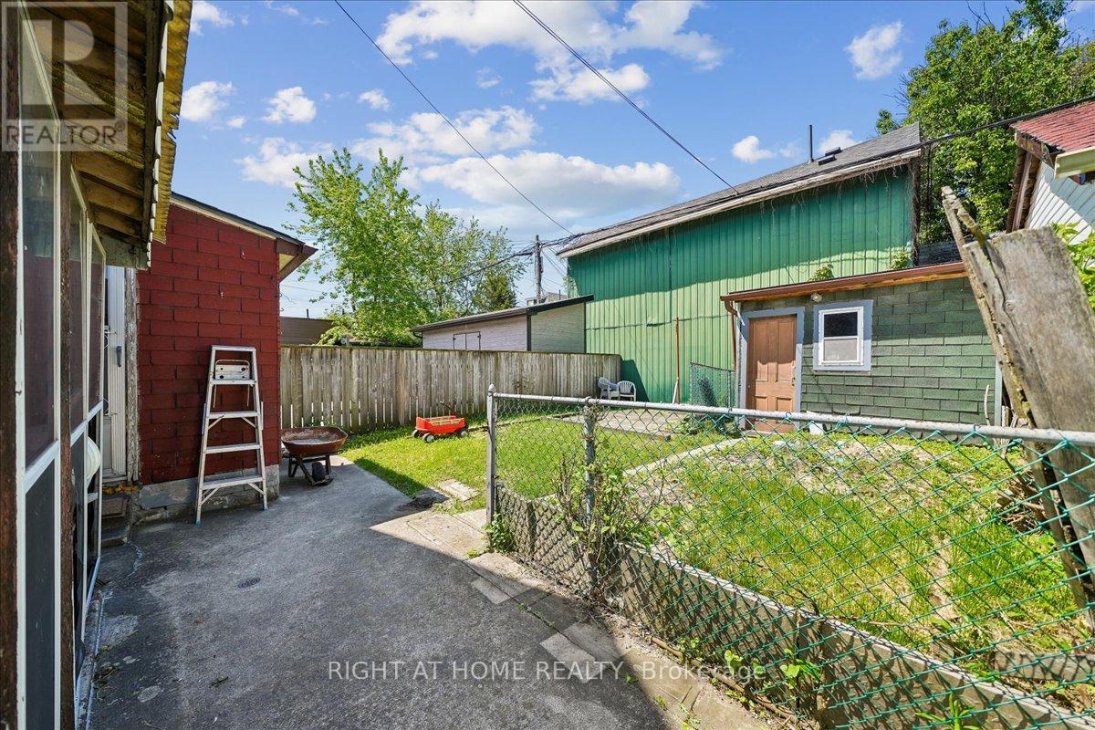 434 Margueretta Street N, Toronto, Ontario  M6H 3S5 - Photo 10 - W13222062