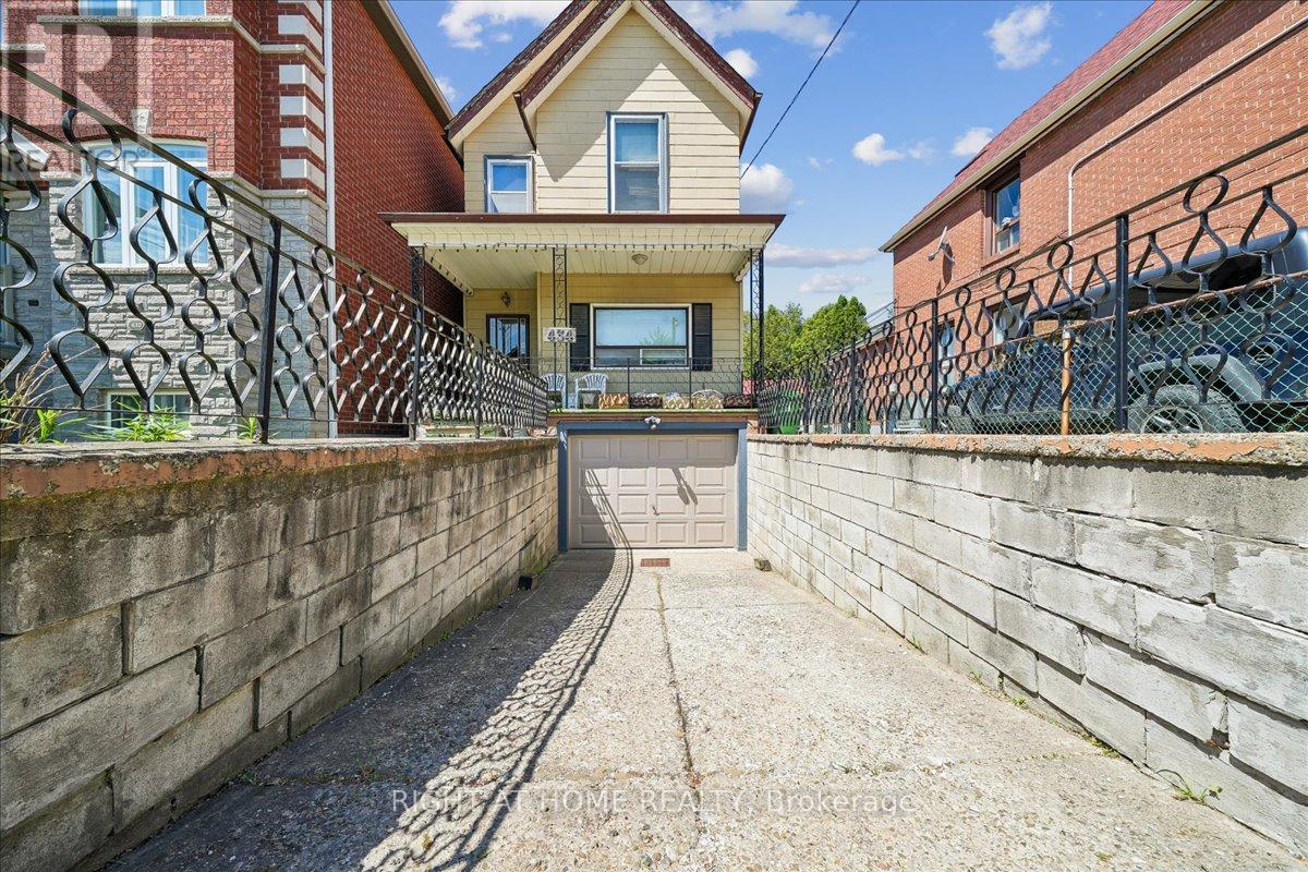 434 Margueretta Street N, Toronto, Ontario  M6H 3S5 - Photo 3 - W13222062