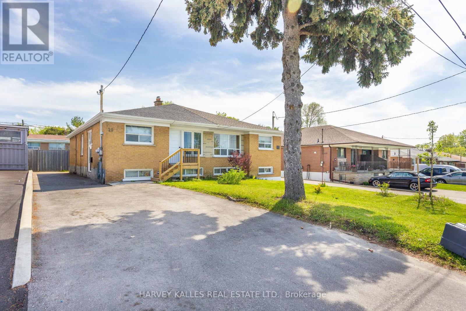 29 Giltspur Drive, Toronto, Ontario  M3L 1M4 - Photo 2 - W13222080