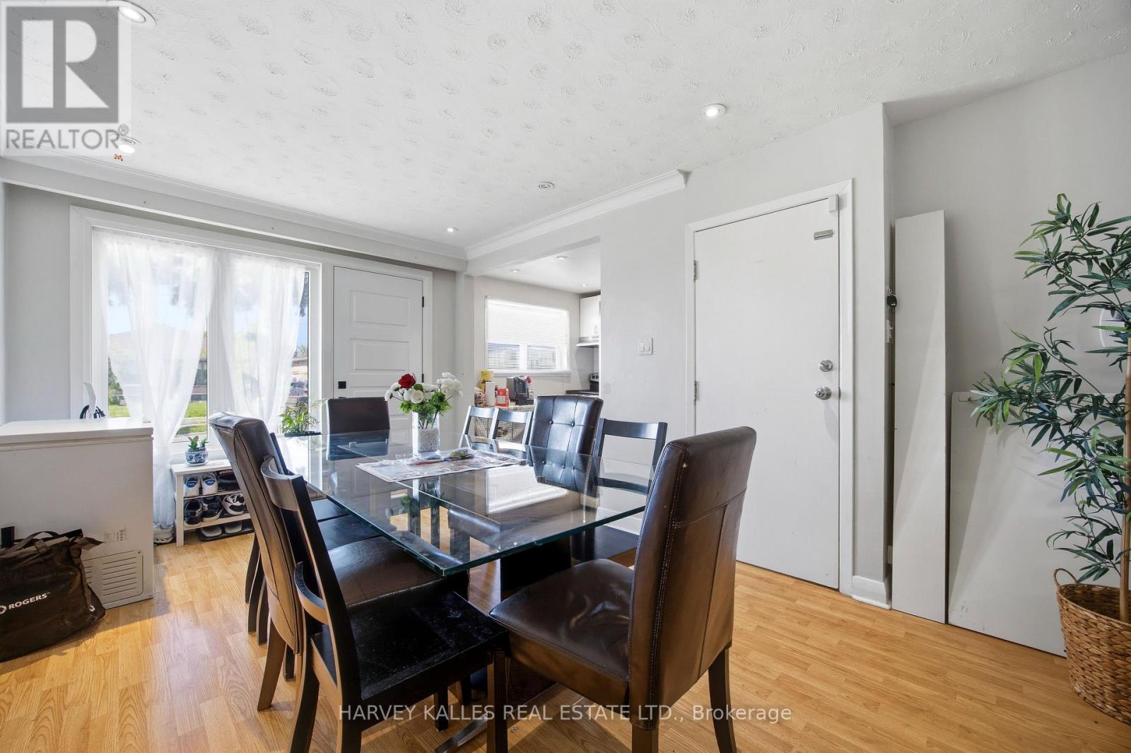 29 Giltspur Drive, Toronto, Ontario  M3L 1M4 - Photo 4 - W13222080