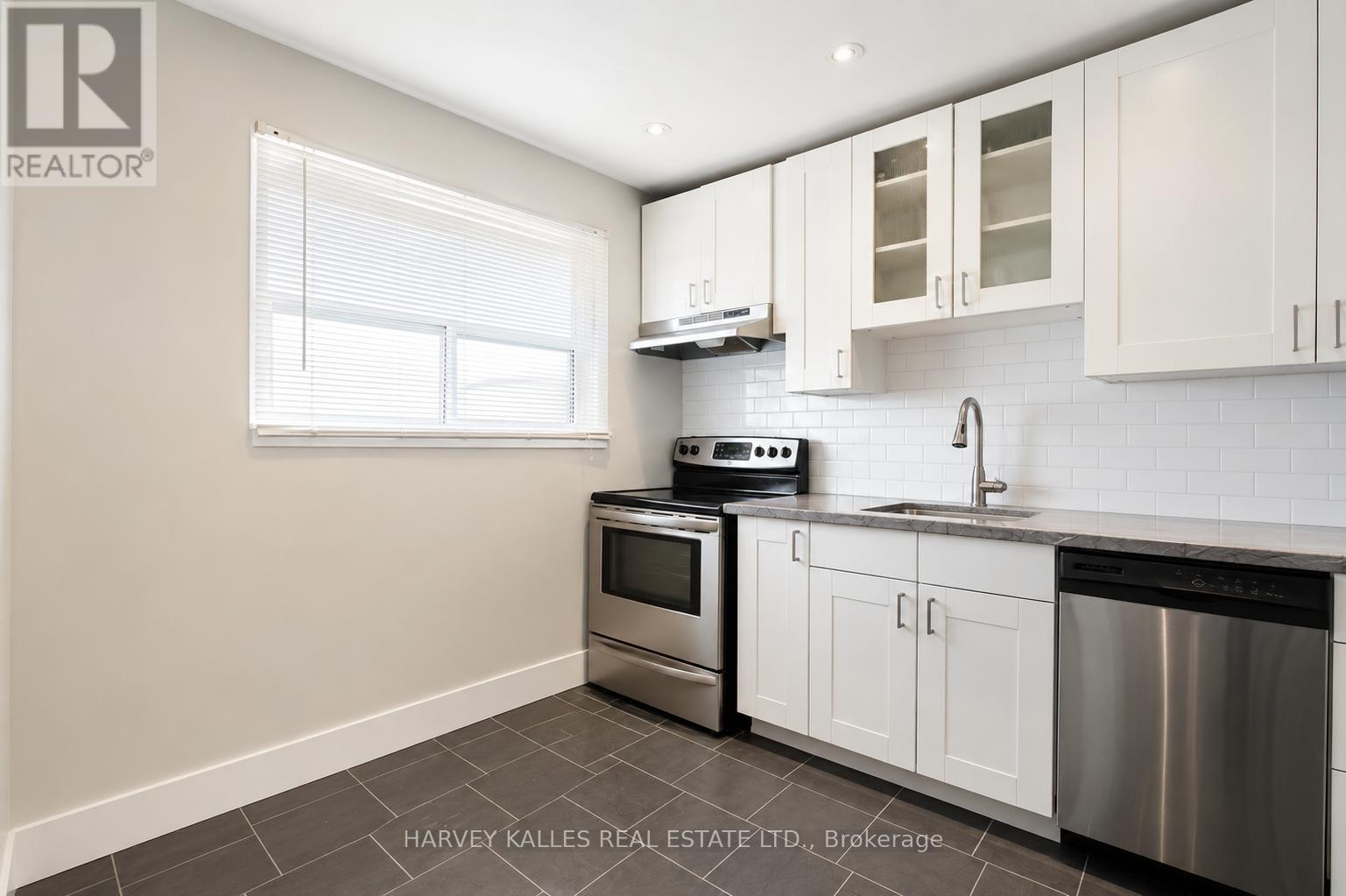 29 Giltspur Drive, Toronto, Ontario  M3L 1M4 - Photo 7 - W13222080