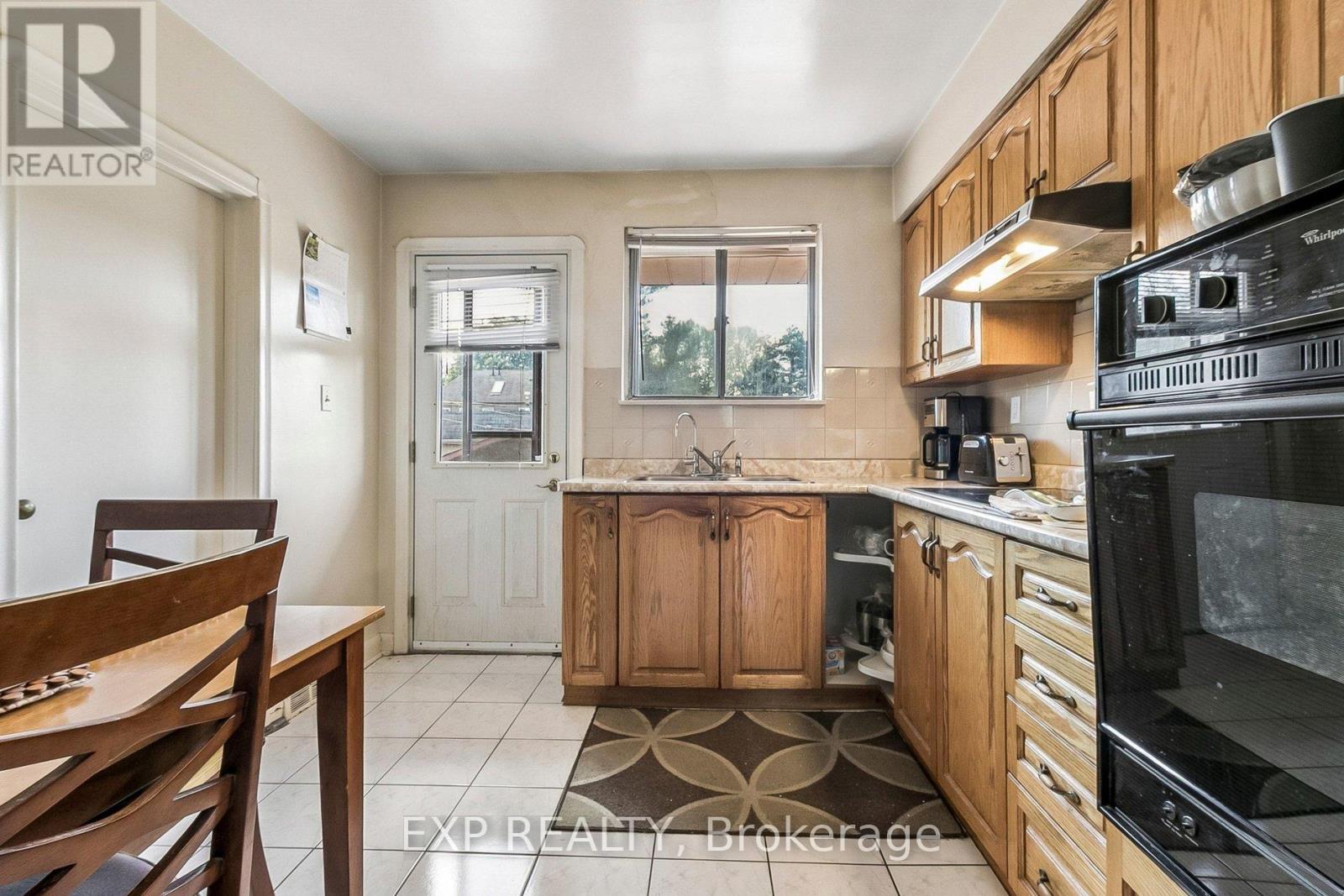 51 Playfair Avenue, Toronto, Ontario  M6B 2P8 - Photo 11 - W13222090