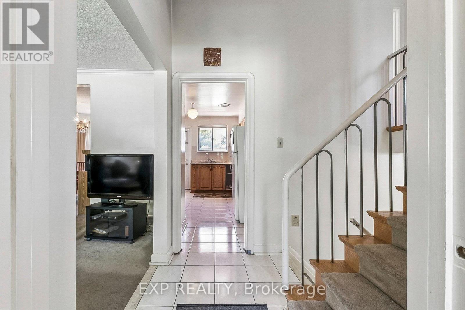 51 Playfair Avenue, Toronto, Ontario  M6B 2P8 - Photo 13 - W13222090