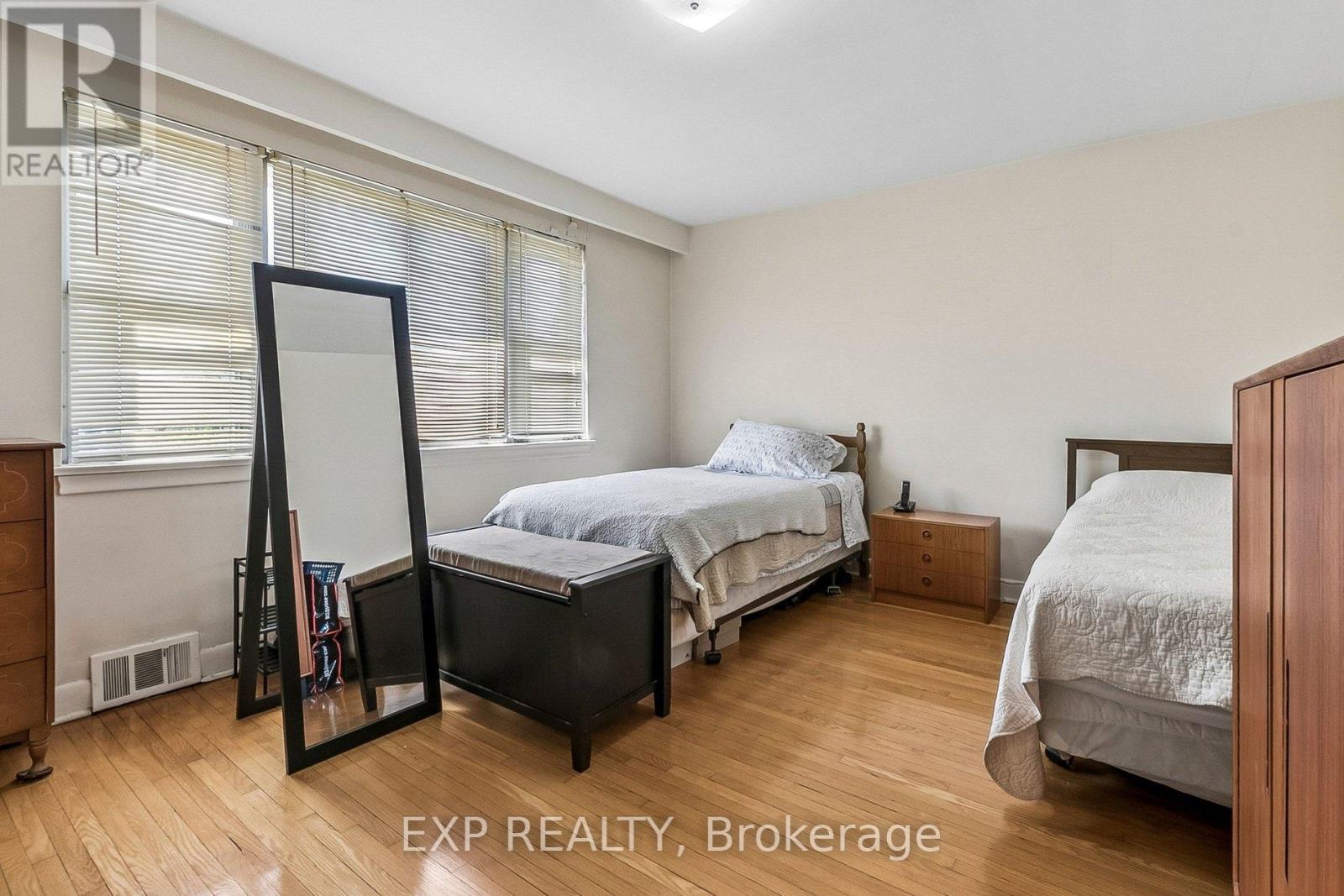 51 Playfair Avenue, Toronto, Ontario  M6B 2P8 - Photo 14 - W13222090