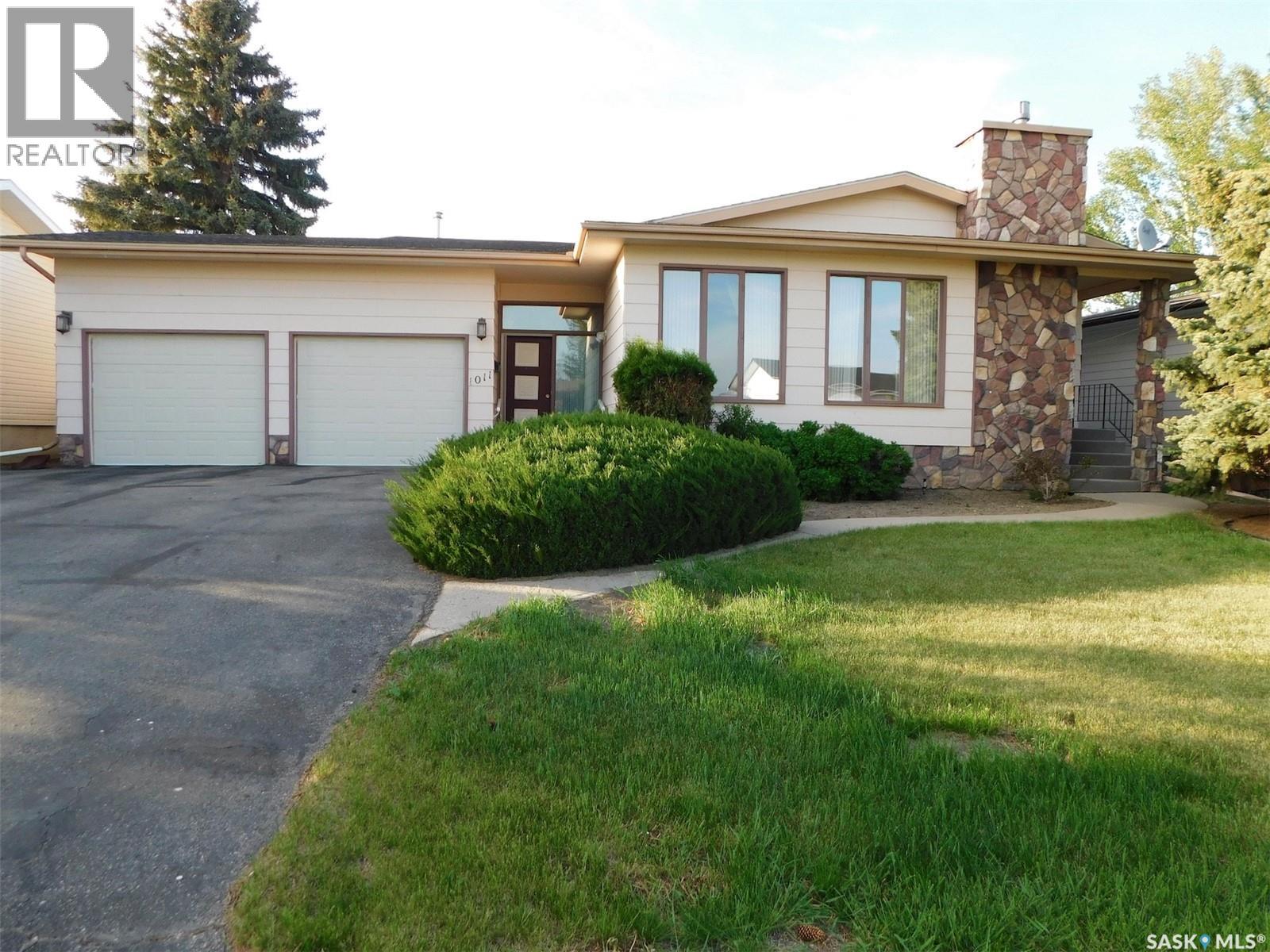 1011 Granville Avenue, Assiniboia, Saskatchewan S0H 0B0 - Photo 1 - SK037647
