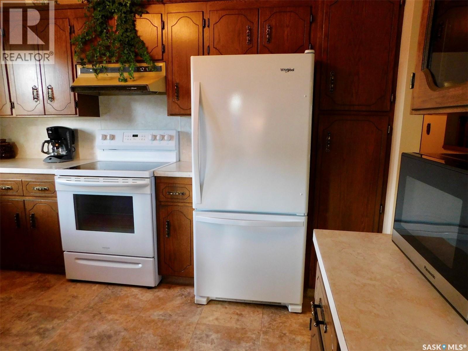 1011 Granville Avenue, Assiniboia, Saskatchewan S0H 0B0 - Photo 14 - SK037647
