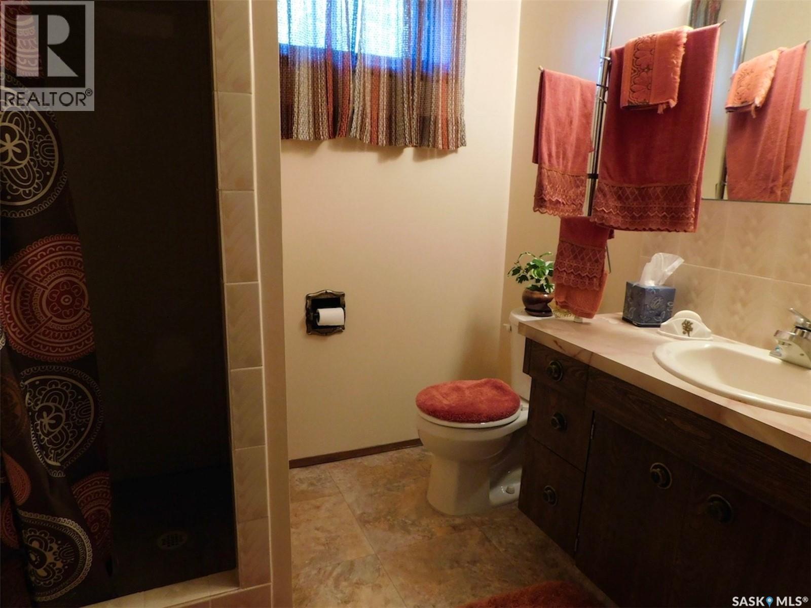 1011 Granville Avenue, Assiniboia, Saskatchewan S0H 0B0 - Photo 31 - SK037647