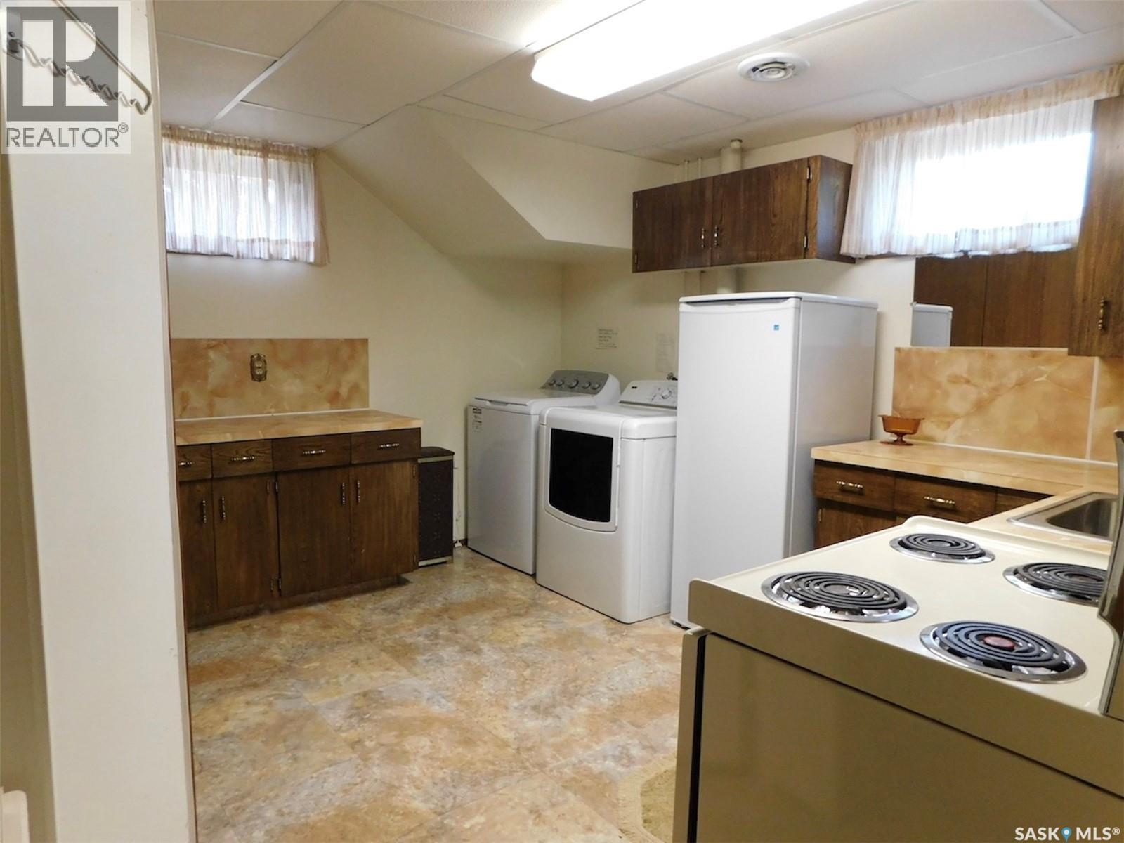 1011 Granville Avenue, Assiniboia, Saskatchewan S0H 0B0 - Photo 37 - SK037647