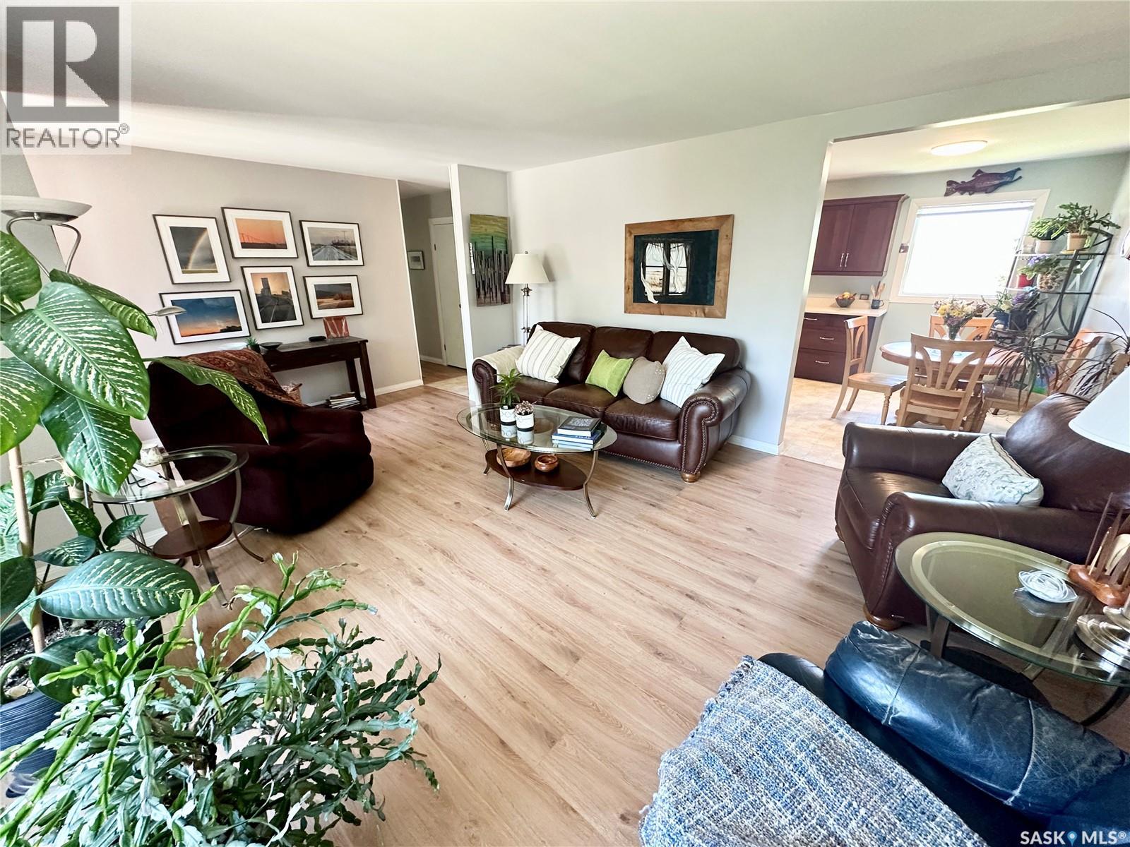 309 Russell Street, Stoughton, Saskatchewan  S0G 4T0 - Photo 3 - SK037623