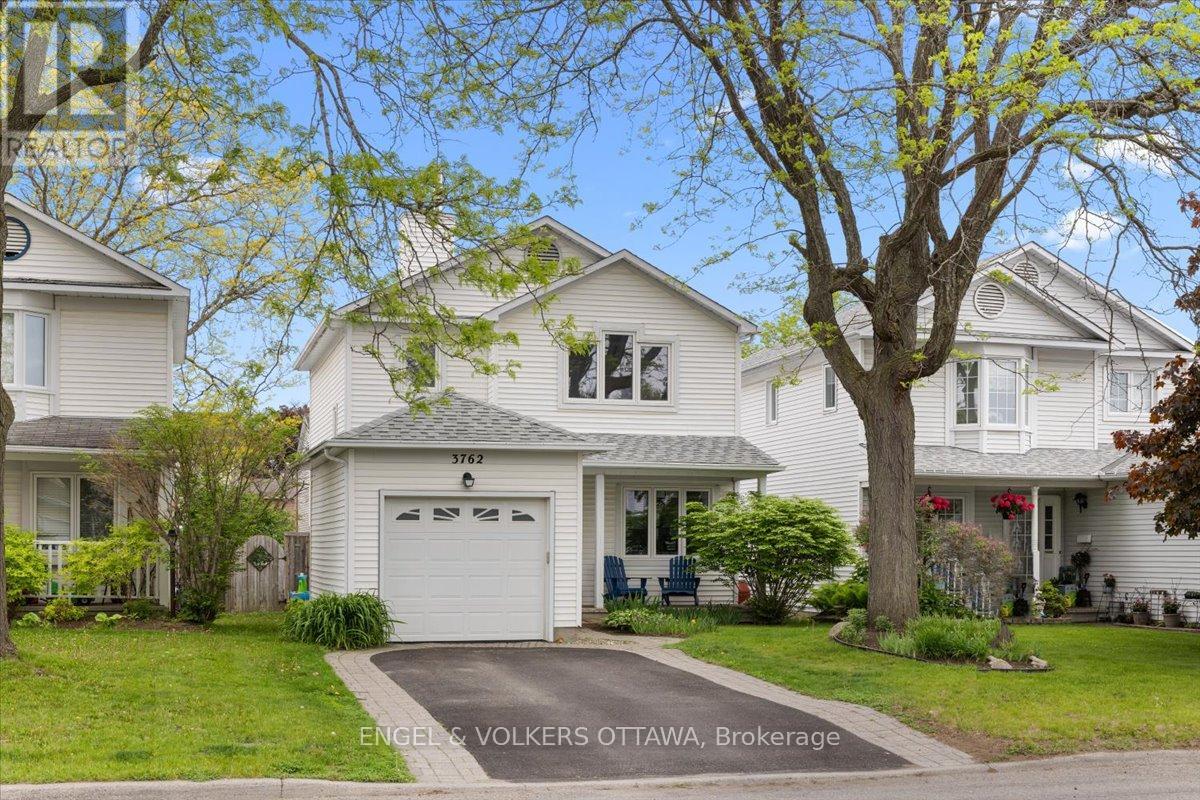 3762 Autumnwood Street, Ottawa, Ontario  K1T 2K8 - Photo 2 - X13222444
