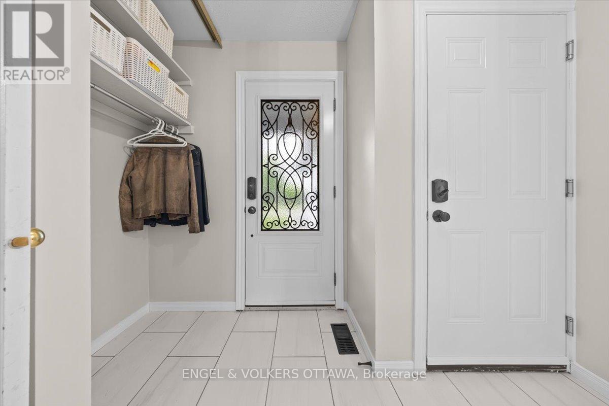 3762 Autumnwood Street, Ottawa, Ontario  K1T 2K8 - Photo 4 - X13222444