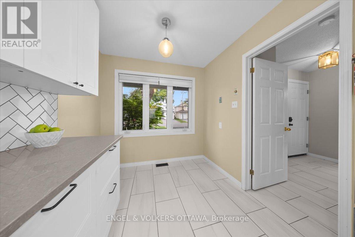 3762 Autumnwood Street, Ottawa, Ontario  K1T 2K8 - Photo 7 - X13222444