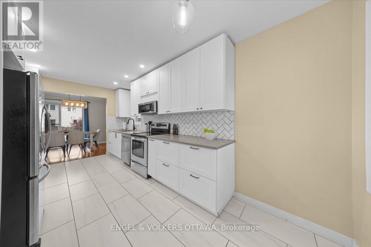 3762 Autumnwood Street, Ottawa, Ontario  K1T 2K8 - Photo 8 - X13222444