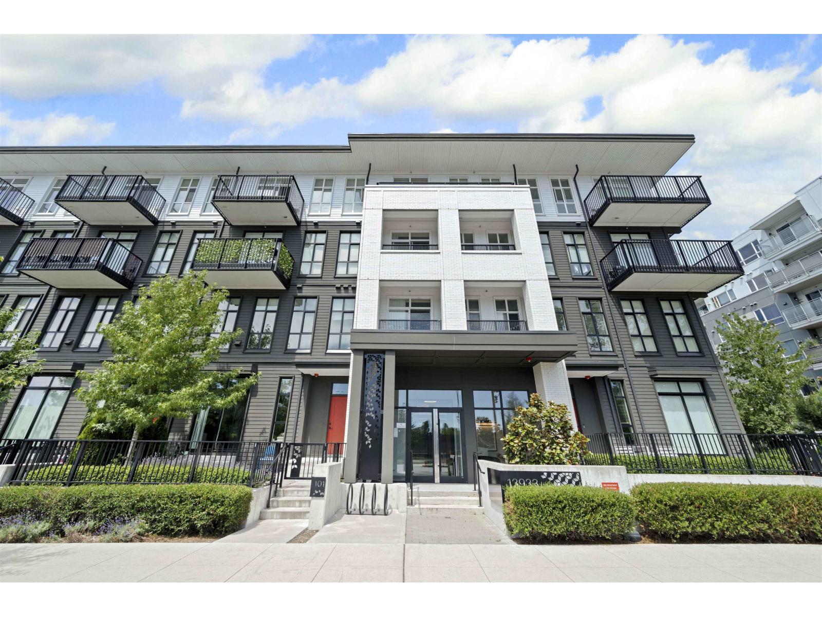 201 13933 105 Boulevard, Surrey, British Columbia  V3T 0R6 - Photo 1 - R3130152