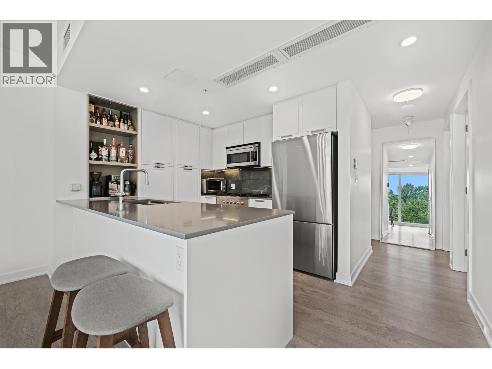 807 1401 Hunter Street, North Vancouver, British Columbia  V7J 0E2 - Photo 2 - R3130124