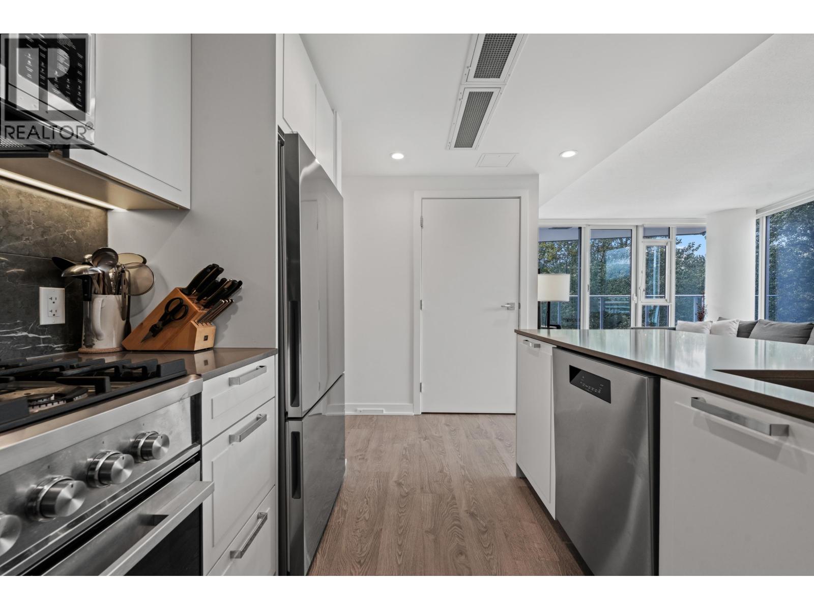 807 1401 Hunter Street, North Vancouver, British Columbia  V7J 0E2 - Photo 3 - R3130124