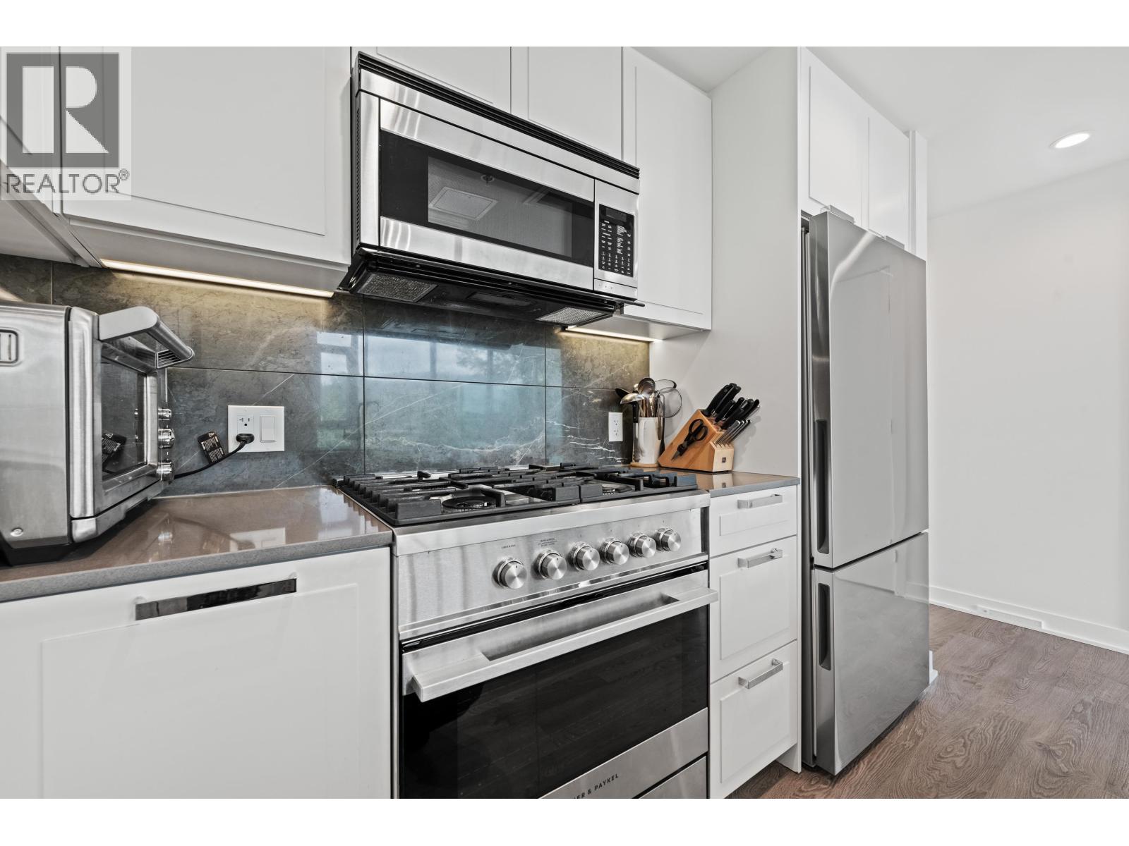 807 1401 Hunter Street, North Vancouver, British Columbia  V7J 0E2 - Photo 4 - R3130124