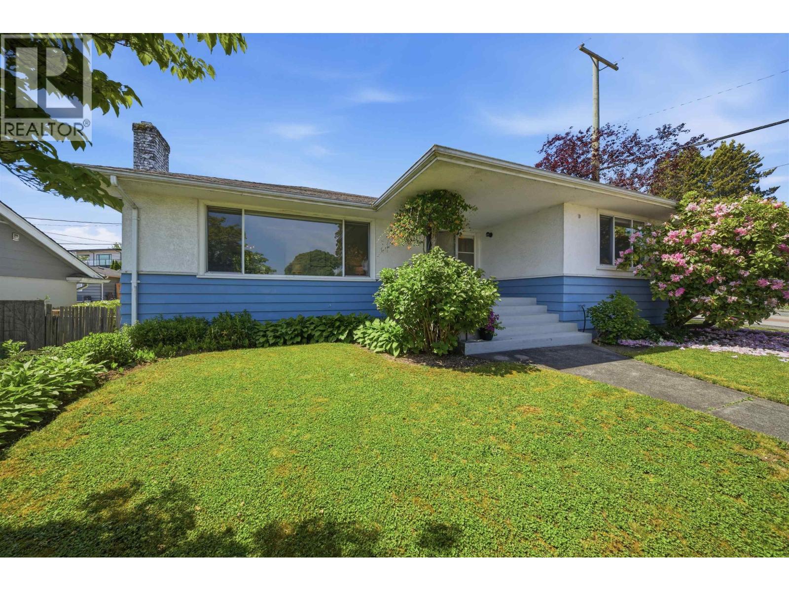 937 Chestnut Street, New Westminster, British Columbia  V3L 4N4 - Photo 2 - R3130132