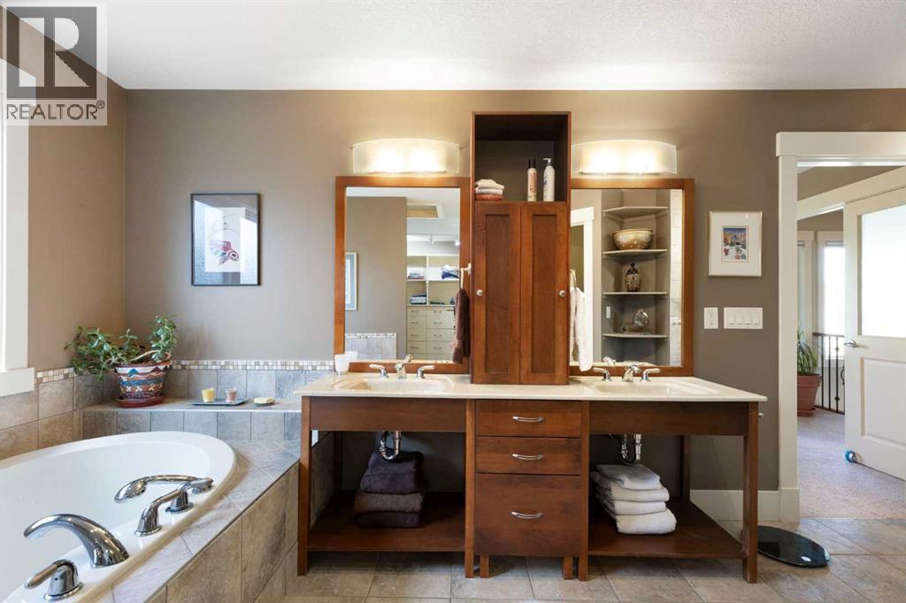 7 Discovery Ridge Cove Sw, Calgary, Alberta  T2H 4Y1 - Photo 28 - A2314898