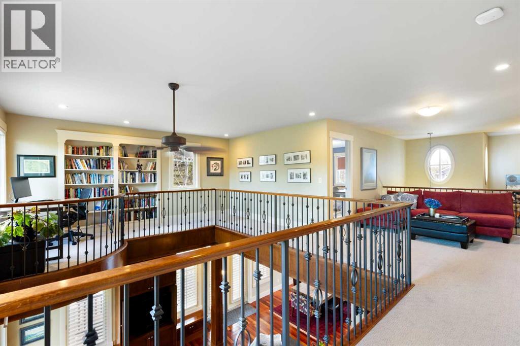 7 Discovery Ridge Cove Sw, Calgary, Alberta  T2H 4Y1 - Photo 22 - A2314898