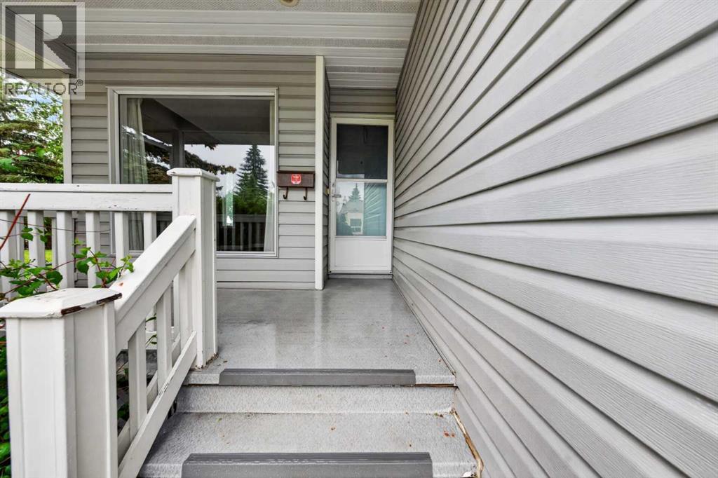 28 Shawfield Way Sw, Calgary, Alberta  T2Y 2X9 - Photo 2 - A2316495