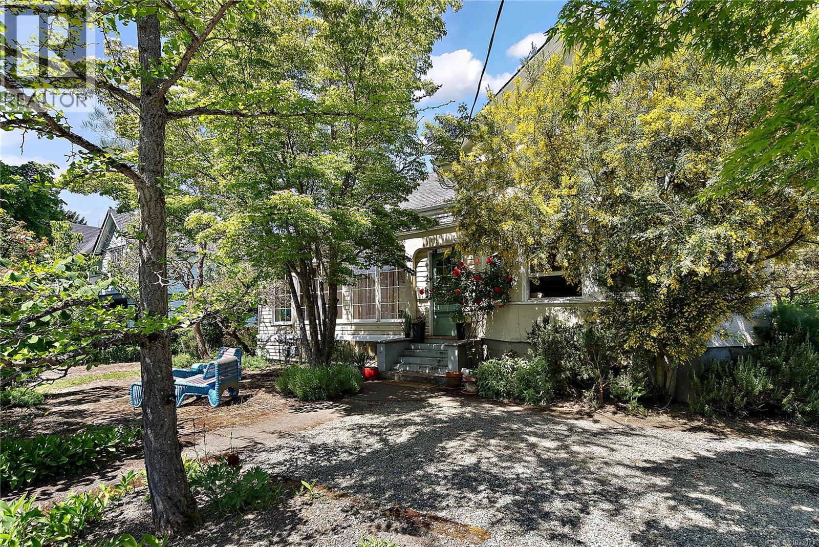 1736 Haultain St, Victoria, British Columbia  V8R 2L2 - Photo 10 - 1033071