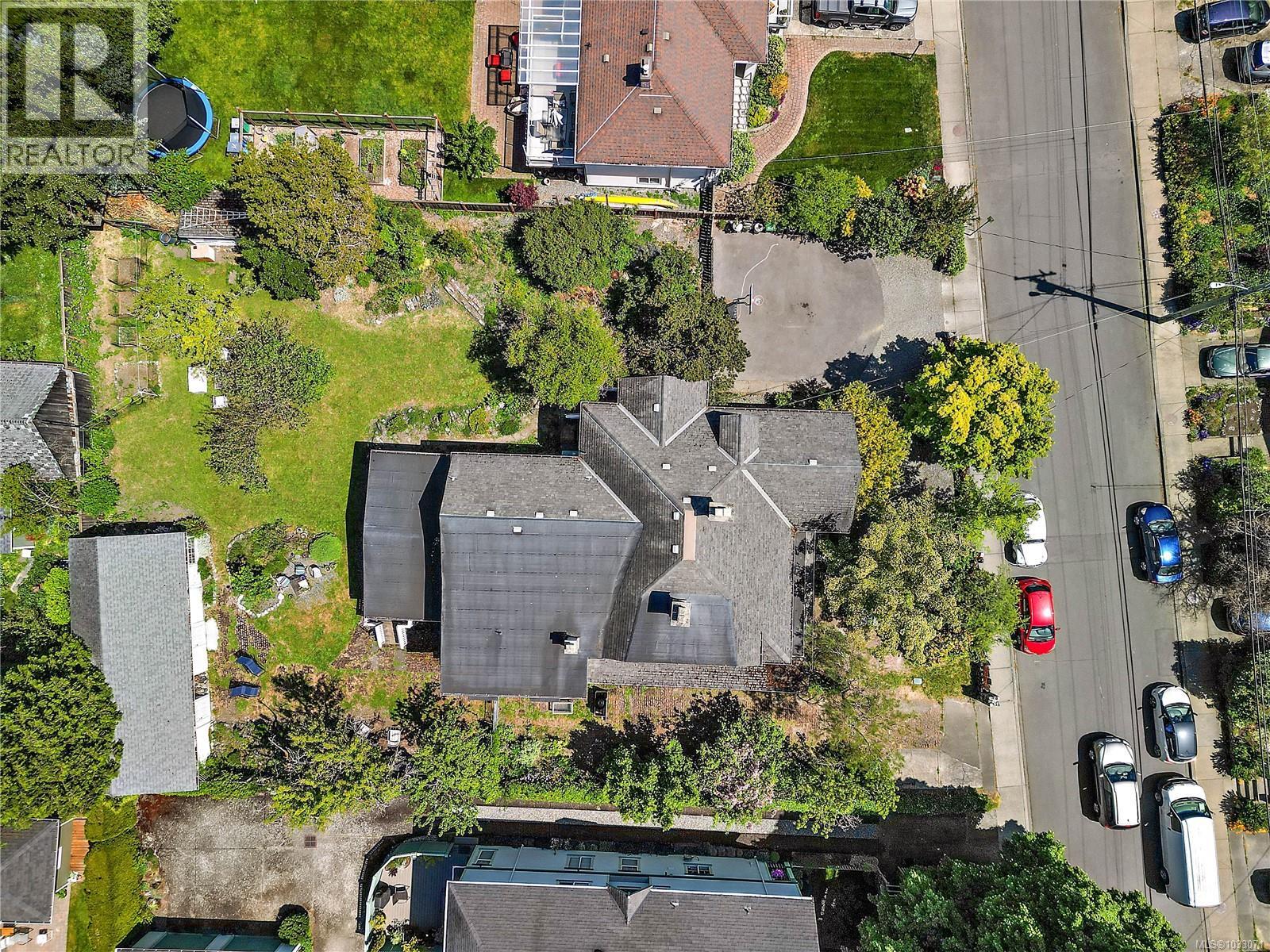 1736 Haultain St, Victoria, British Columbia  V8R 2L2 - Photo 15 - 1033071