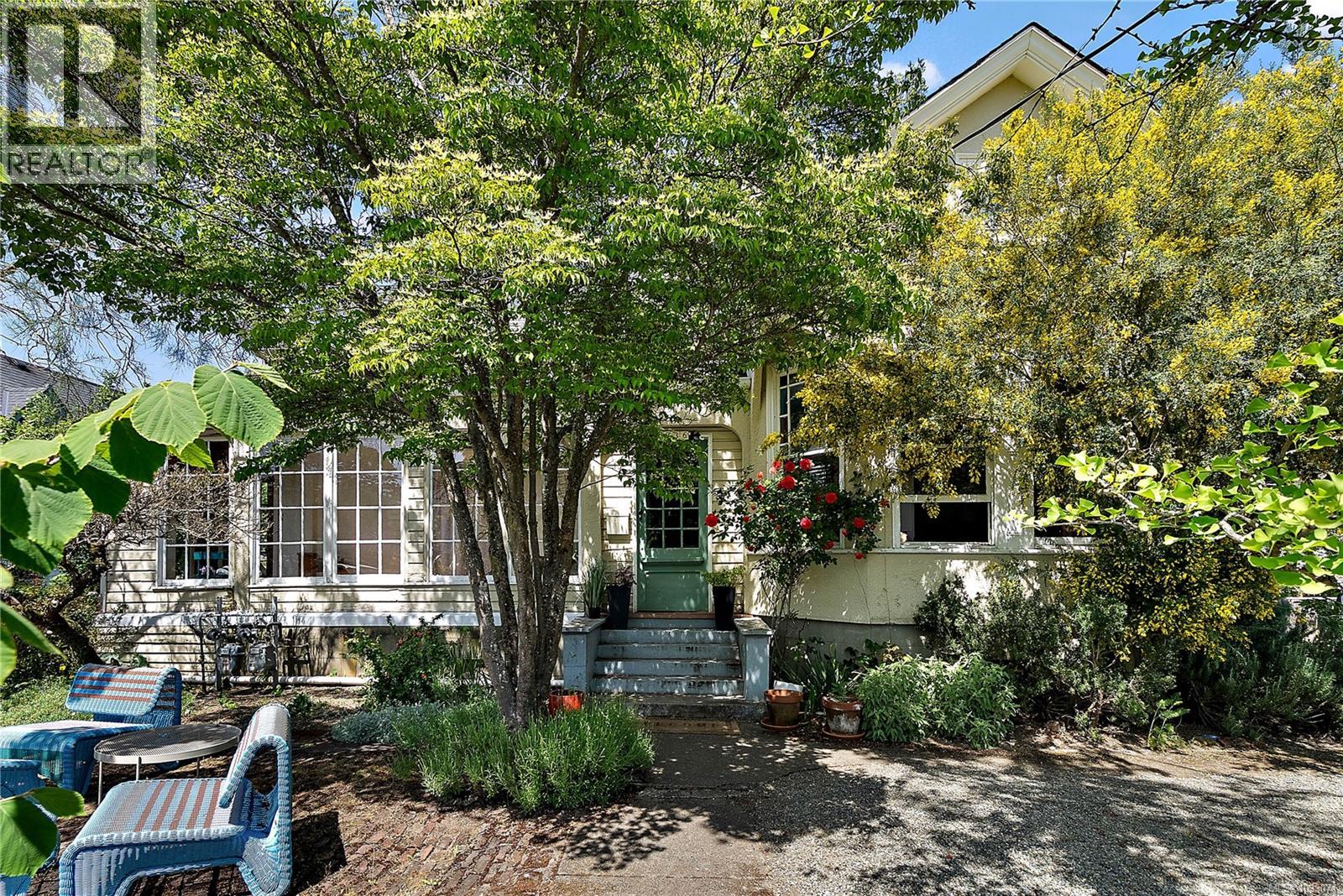 1736 Haultain St, Victoria, British Columbia  V8R 2L2 - Photo 17 - 1033071