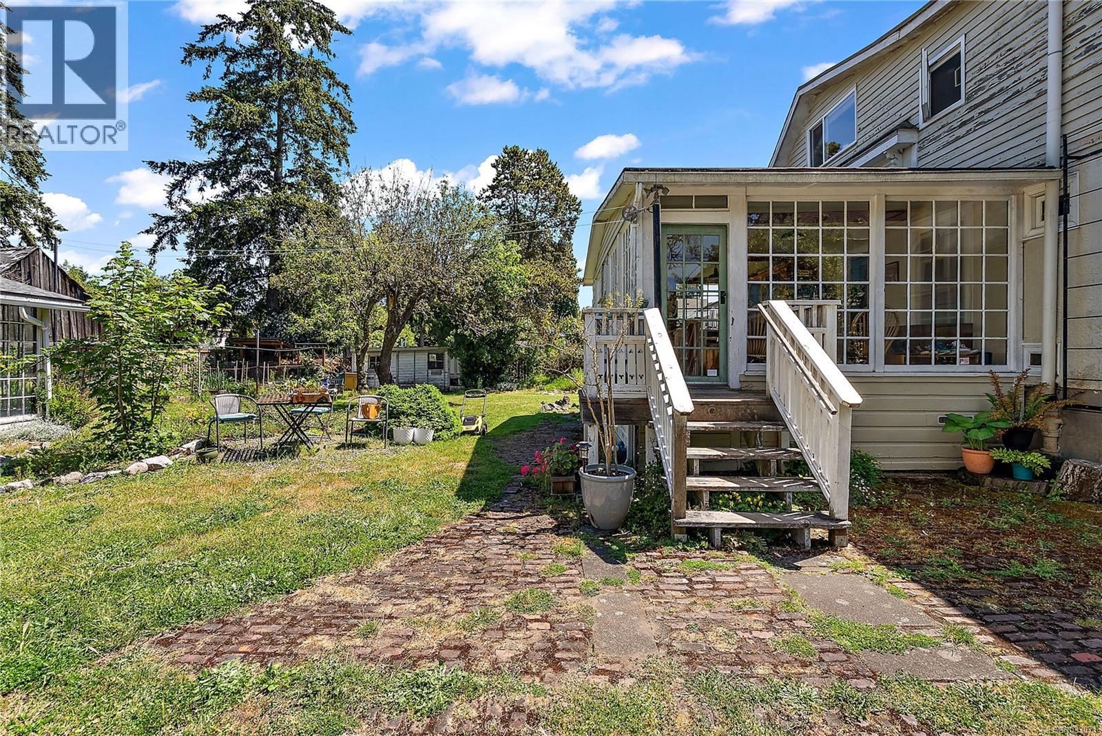 1736 Haultain St, Victoria, British Columbia  V8R 2L2 - Photo 43 - 1033071