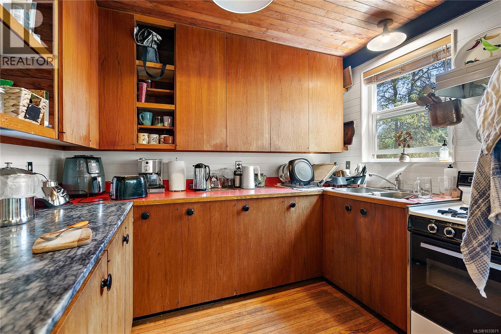 1736 Haultain St, Victoria, British Columbia  V8R 2L2 - Photo 47 - 1033071