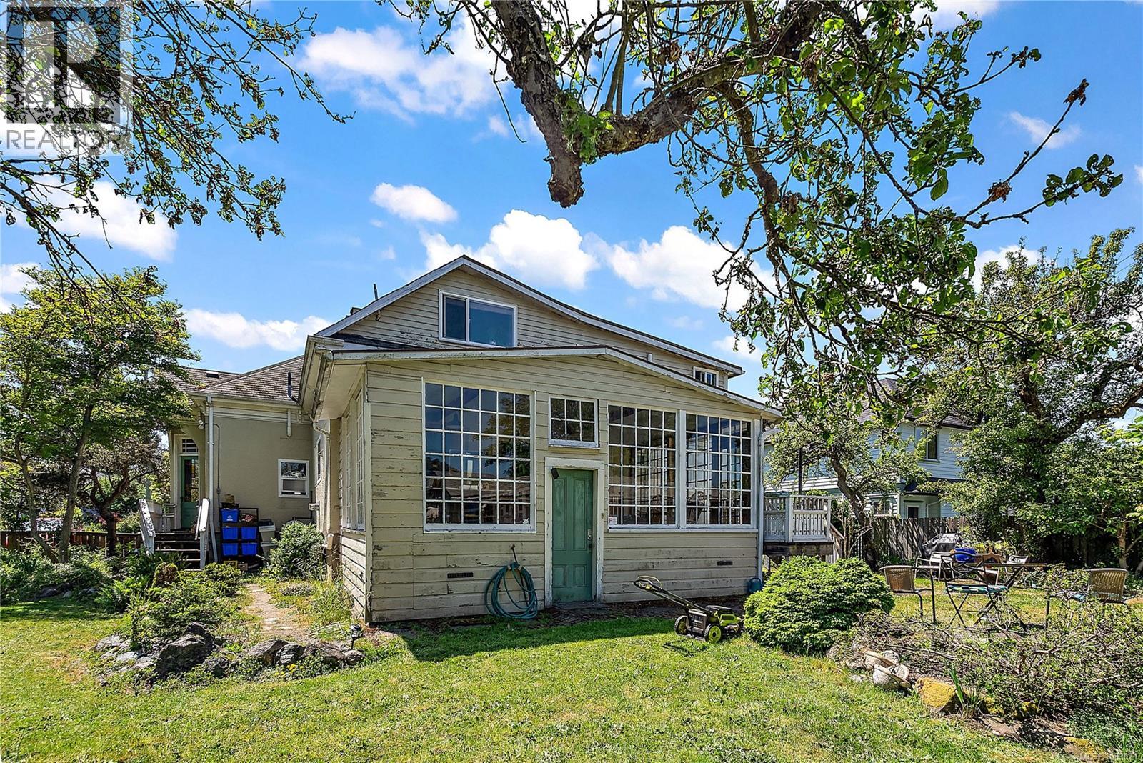 1736 Haultain St, Victoria, British Columbia  V8R 2L2 - Photo 50 - 1033071