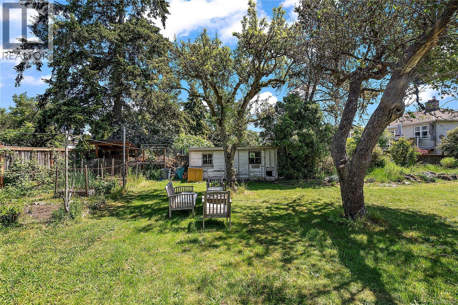 1736 Haultain St, Victoria, British Columbia  V8R 2L2 - Photo 54 - 1033071