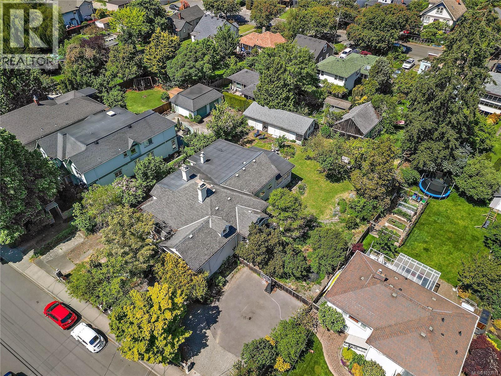 1736 Haultain St, Victoria, British Columbia  V8R 2L2 - Photo 57 - 1033071