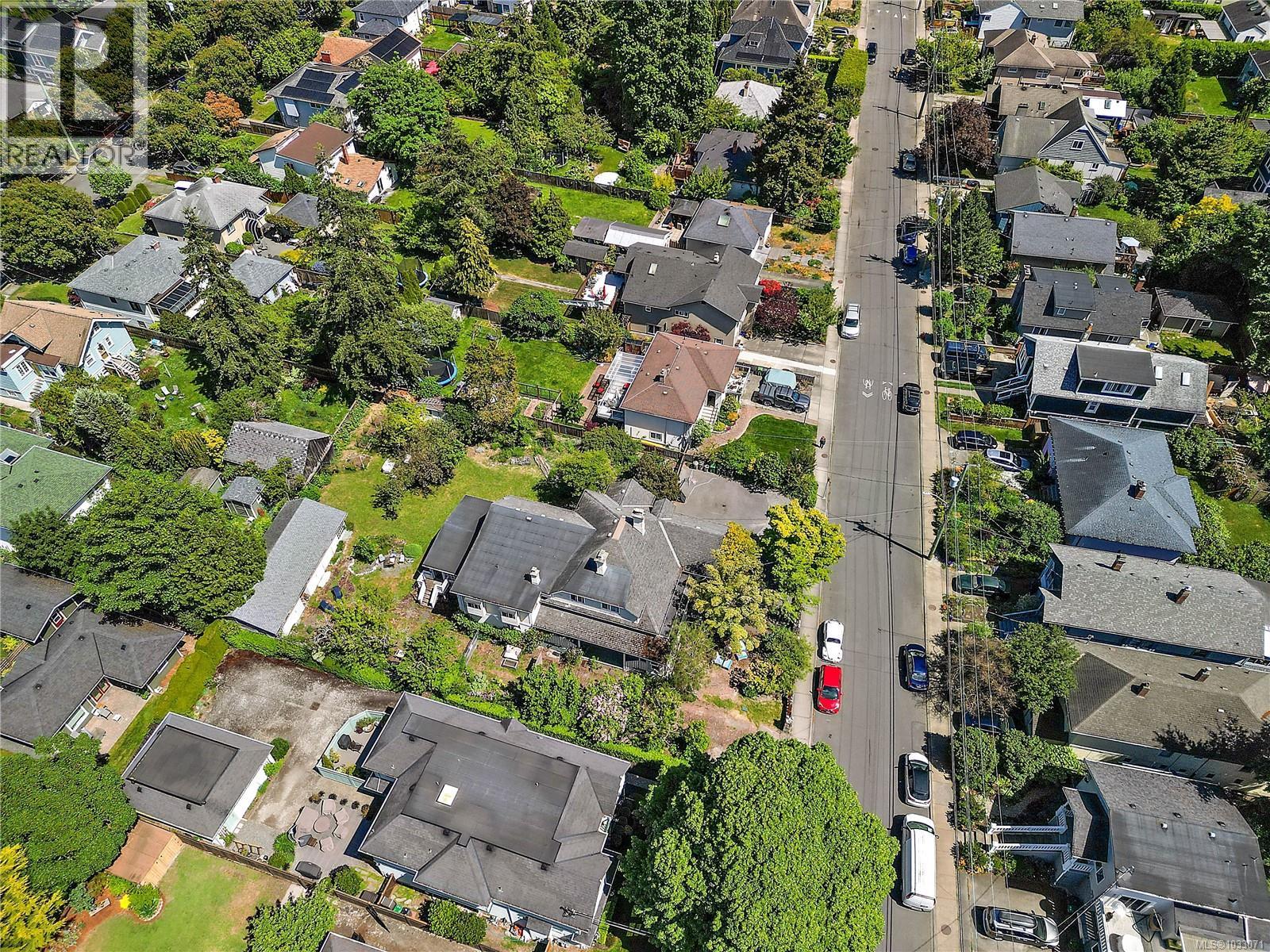 1736 Haultain St, Victoria, British Columbia  V8R 2L2 - Photo 58 - 1033071
