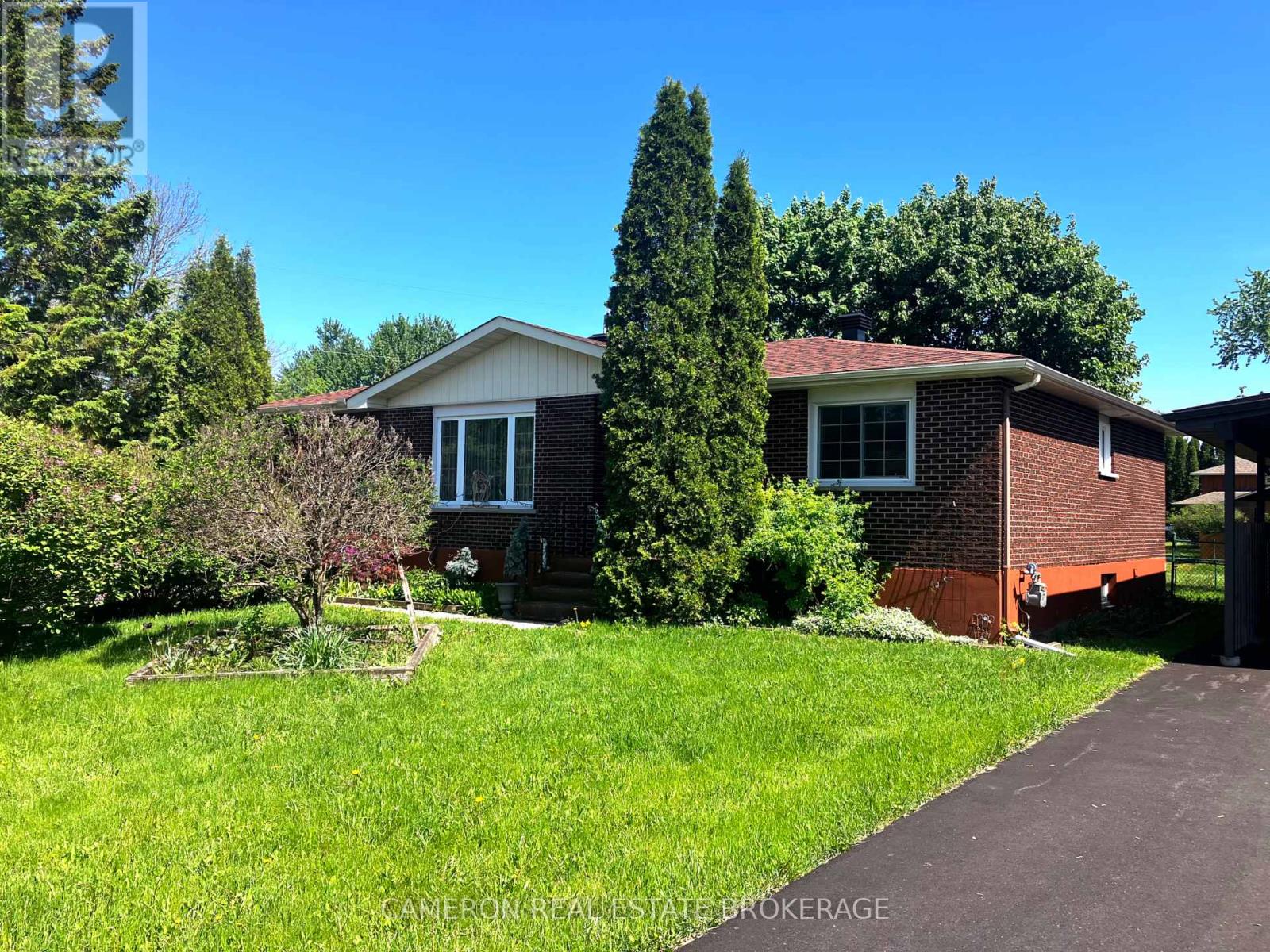 872 BRIARHILL AVENUE, Cornwall, Ontario
