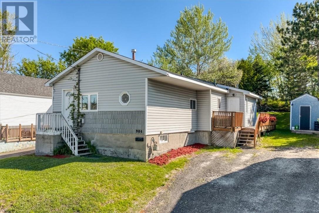 904 Bancroft Drive, Sudbury, Ontario  P3B 1P7 - Photo 2 - 2128202