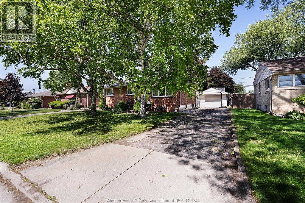 3668 Mckay, Windsor, Ontario N9E 2S2 - Photo 2 - 26012625