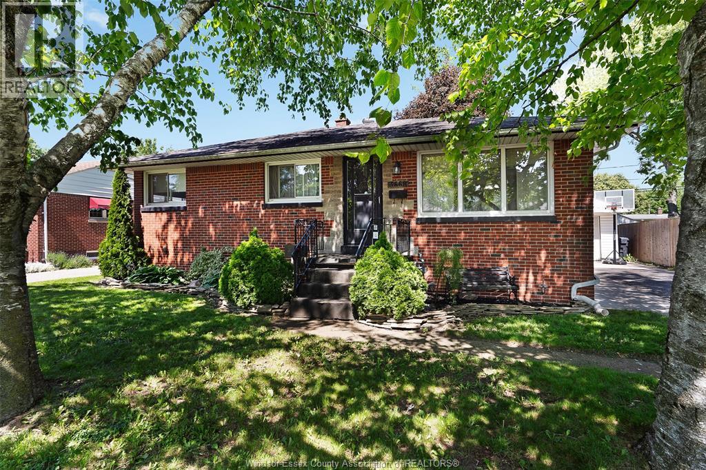 3668 Mckay, Windsor, Ontario N9E 2S2 - Photo 3 - 26012625