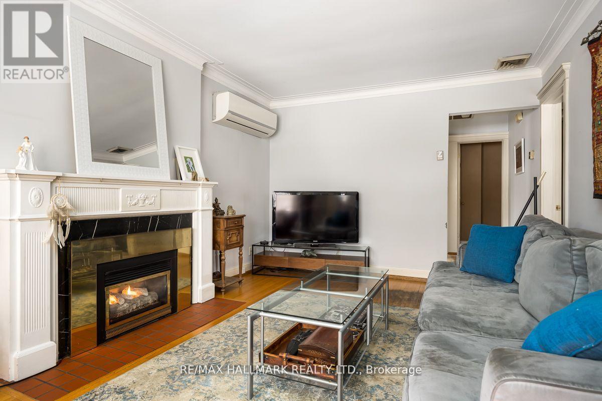 22 Airley Crescent, Toronto, Ontario  M4K 4H6 - Photo 2 - E13222078